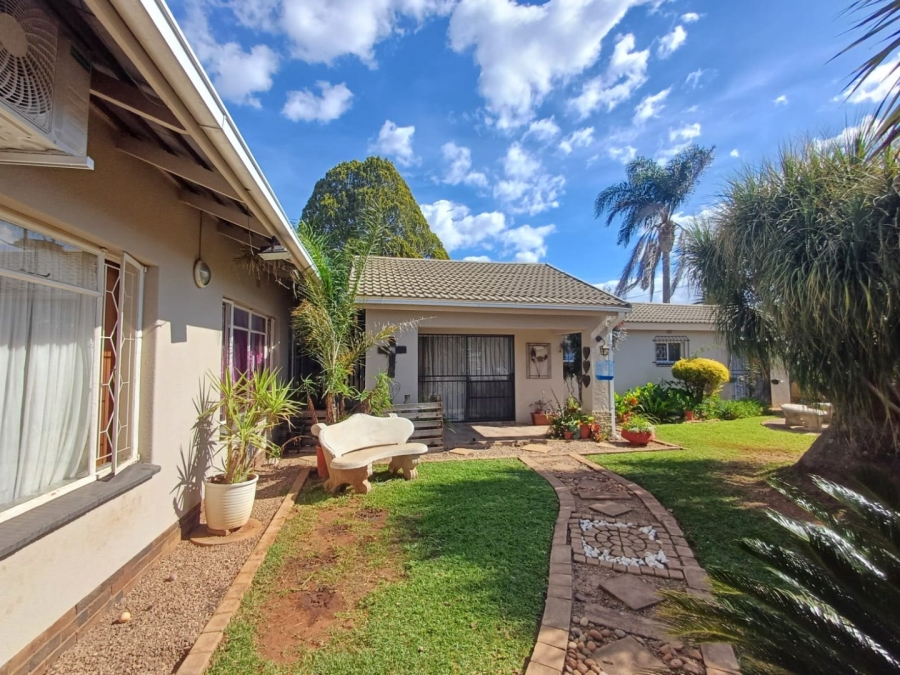 3 Bedroom Property for Sale in Flamwood North West